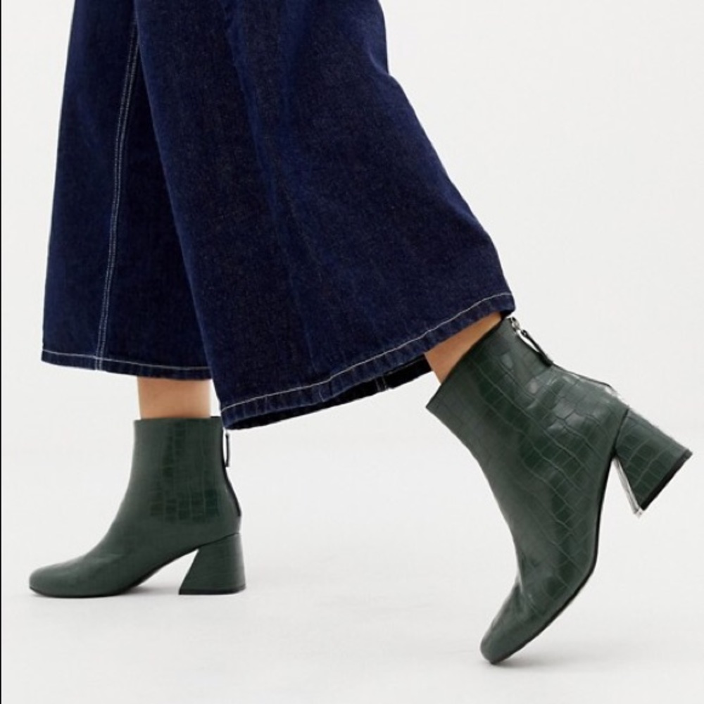 Flared heel ankle boot, green croc